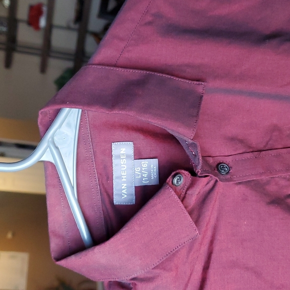 Boys Burgundy Van Heusen button down dress shirt. Size L/G 14/16 - Picture 2 of 4